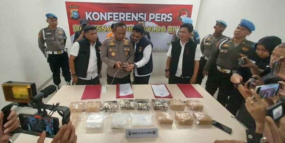 Polda Riau Gagalkan Peredaran Sabu 14 Kg Jaringan Internasional di Pekanbaru